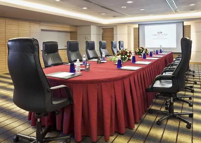 Crowne Plaza Mutiara