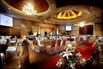 Crowne Plaza Mutiara 5*