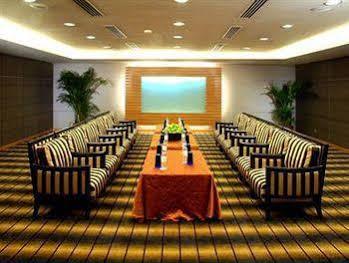 Crowne Plaza Mutiara Hotel