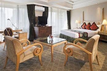 Crowne Plaza Mutiara 5*