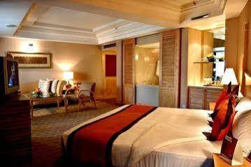 Crowne Plaza Mutiara