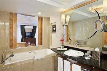 Crowne Plaza Mutiara Hotel
