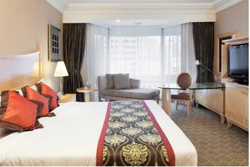 Crowne Plaza Mutiara Hotel