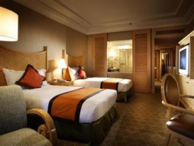 Crowne Plaza Mutiara 5*